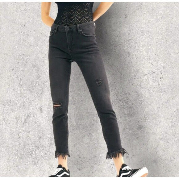 Free People Great Heights Fray Hem Distressed Black Jeans Size 28 Excellent - Picture 1 of 7